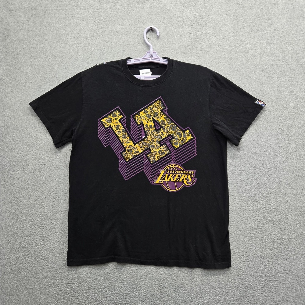 Los Angeles Lakers Men Shirt M Black UNK Graphic Sports Fan Tee Logo